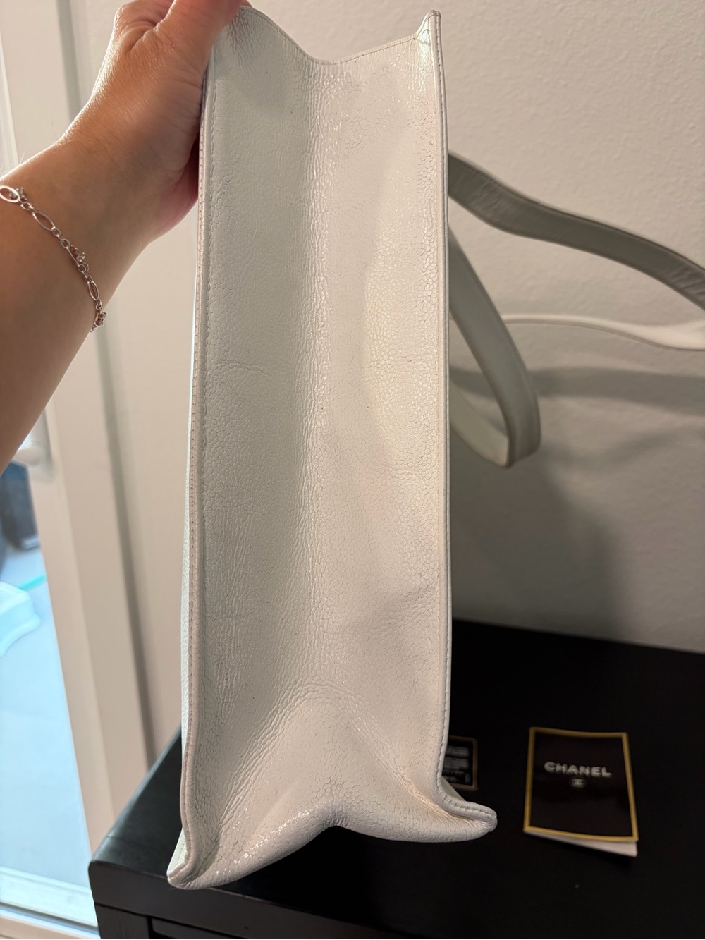 Chanel White Timeless CC Tote Bag - Picture 4 of 14